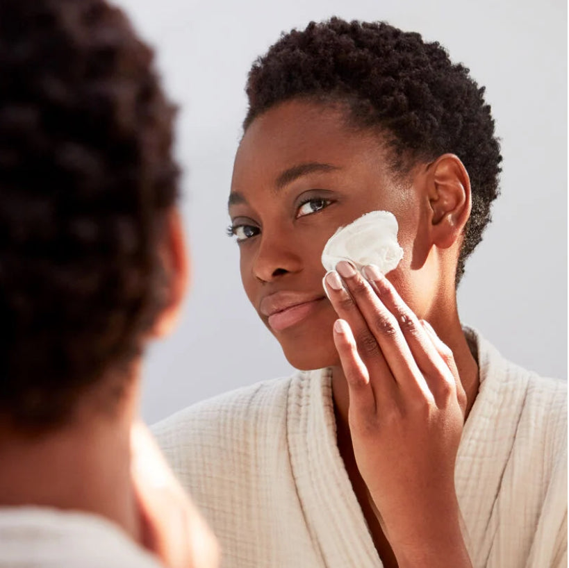 CLE DE PEAU Softening Cleansing Foam